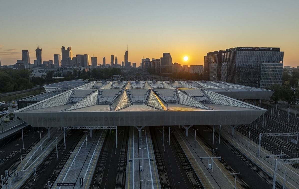 оновлений вокзал у Варшаві